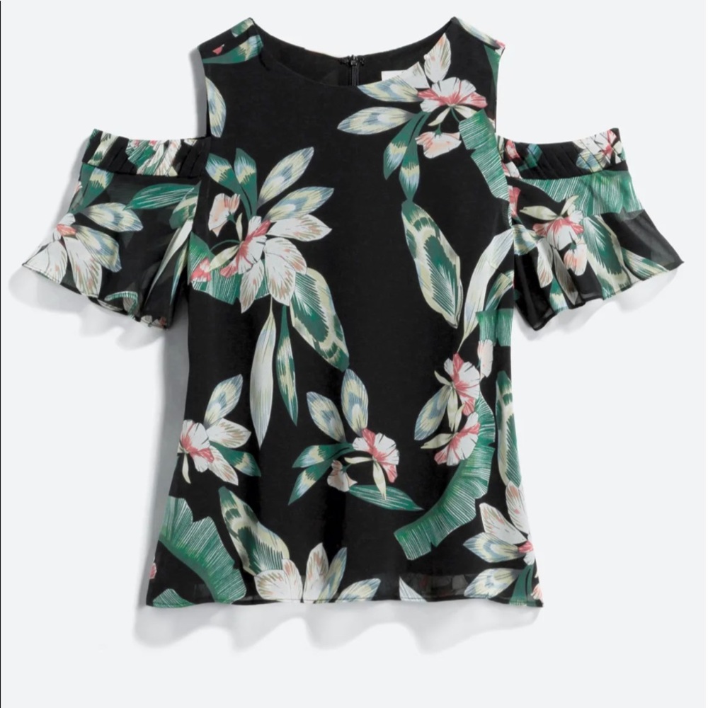 Q&A Cold Shoulder Top Size Small